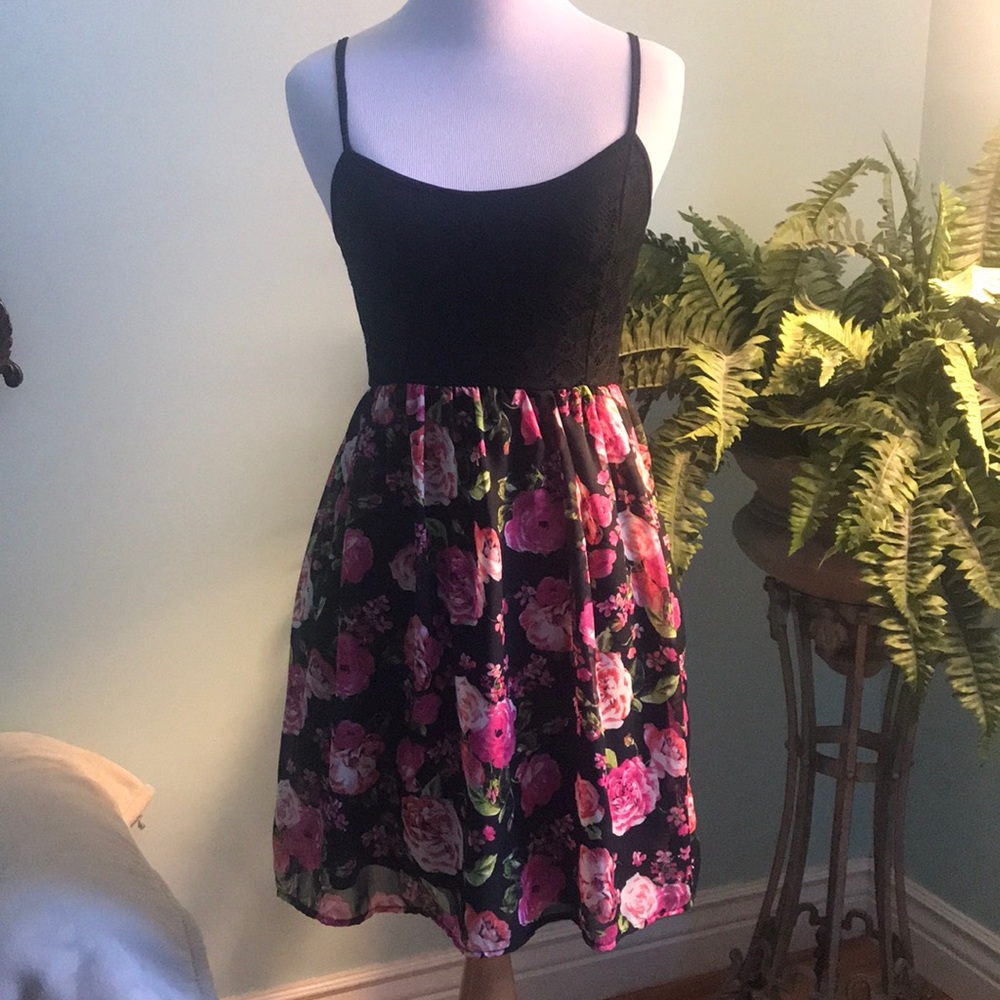 Y2K Delia’s floral crochet top dress size small